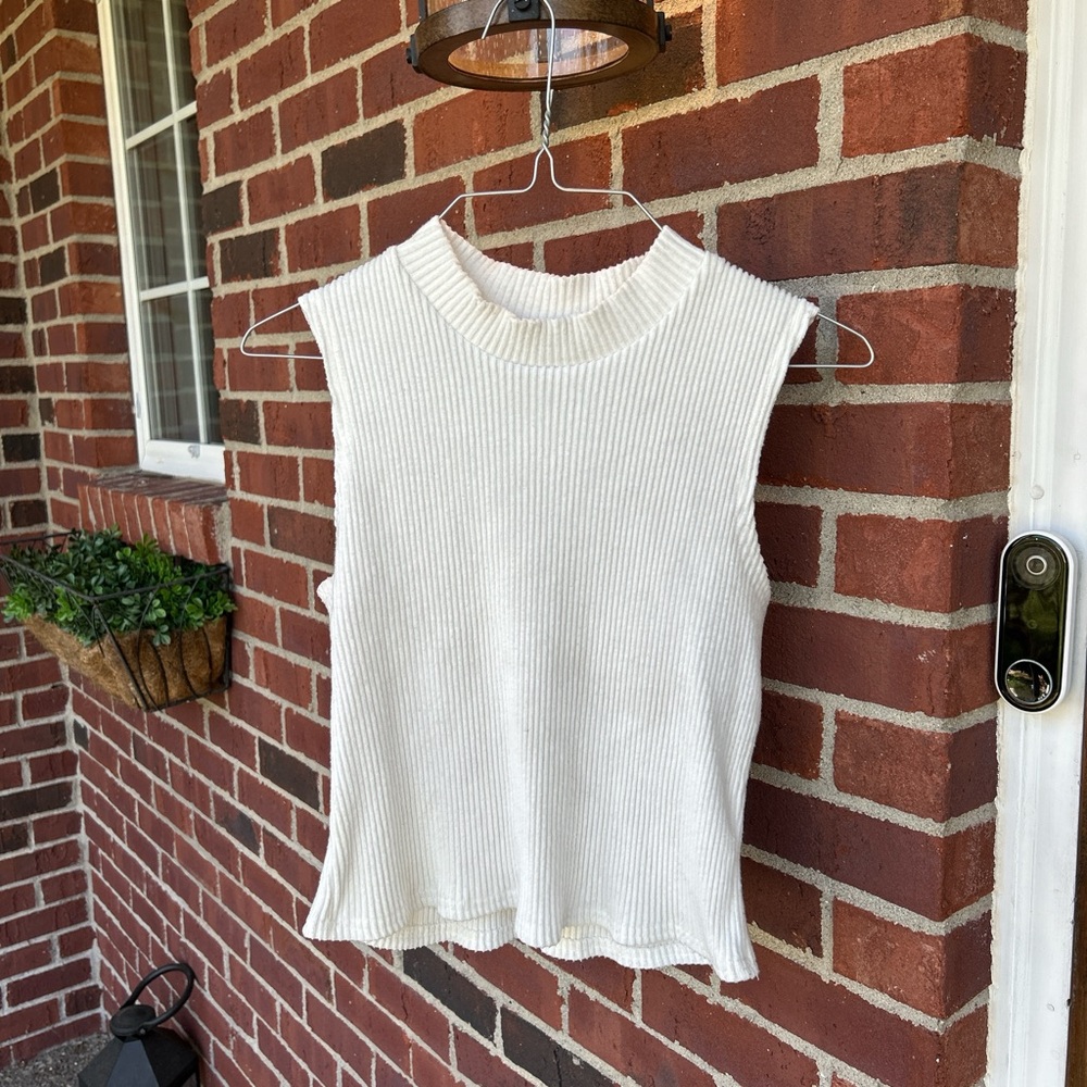 Francesca's Collections White Ribbed Muscle Tee